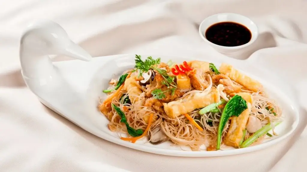 Bí quyết làm bún gạo xào rau củ chay ngon không nhão