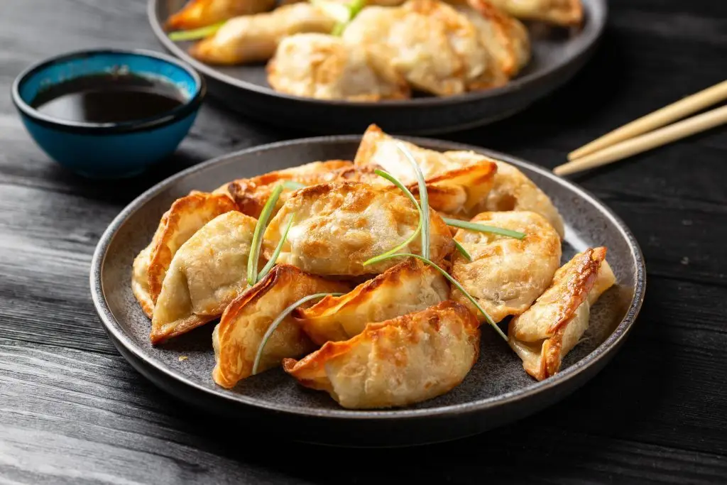 Gyoza l&agrave; m&oacute;n b&aacute;nh ngon trứ danh đến từ Nhật Bản