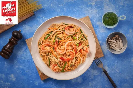 M&igrave; spaghetti x&agrave;o t&ocirc;m nấm