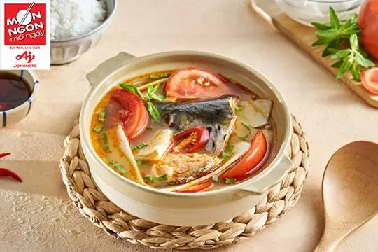 Canh chua đầu c&aacute; hồi