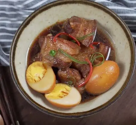 Tuyệt chiêu làm món thịt kho trứng đậm đà hương vị Tết