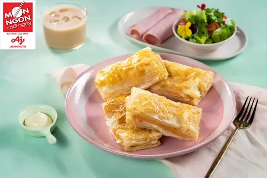 Sandwich n&oacute;ng ph&ocirc; mai thịt nguội