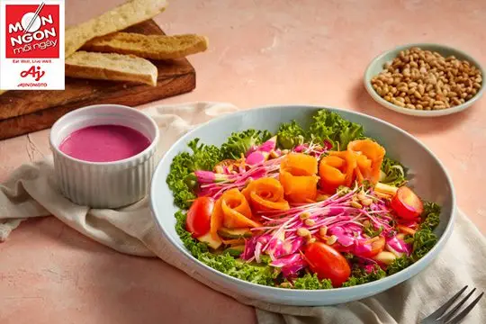 Salad C&aacute; Hồi Xốt Thanh Long
