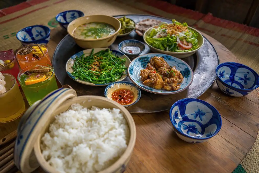 M&acirc;m cơm gia đ&igrave;nh đủ vị gi&uacute;p n&acirc;ng niu hơi ấm của ng&ocirc;i nh&agrave;