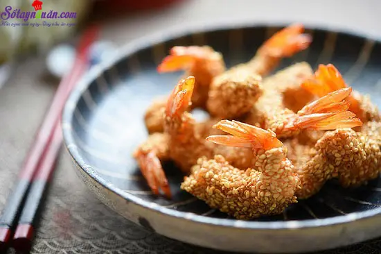 Cách làm món tôm tẩm vừng chiên giòn hấp dẫn