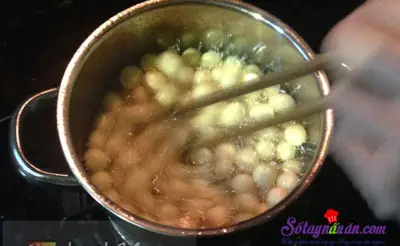 C&aacute;ch l&agrave;m b&aacute;nh nh&atilde;n phủ đường cực dễ m&agrave; cực ngon 9