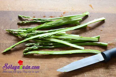 C&aacute;ch l&agrave;m gỏi cuốn chấm sốt bơ đậu phộng ngon m&ecirc; mẩn 3
