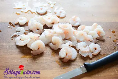 C&aacute;ch l&agrave;m gỏi cuốn chấm sốt bơ đậu phộng ngon m&ecirc; mẩn 7