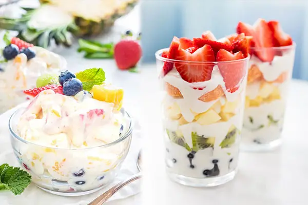 C&aacute;ch l&agrave;m hoa quả dầm sữa chua