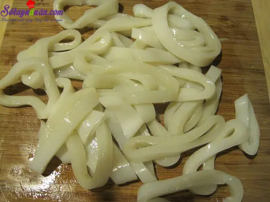 C&aacute;ch l&agrave;m mực chi&ecirc;n x&ugrave; gi&ograve;n ngon đơn giản 1
