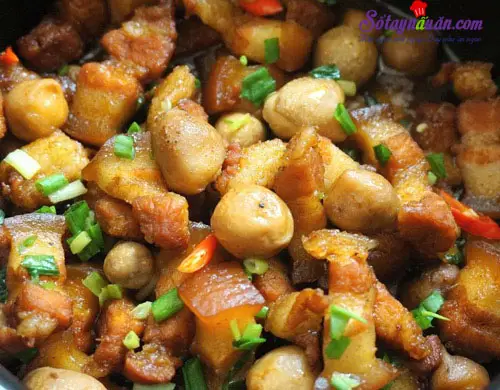C&aacute;ch l&agrave;m thịt ba chỉ kho nấm rơm đậm đ&agrave; ngon cơm kết quả