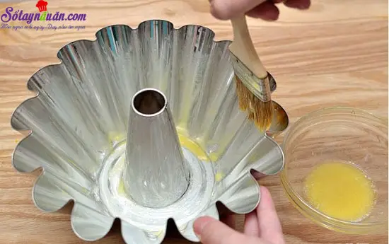 C&aacute;ch l&agrave;m m&oacute;n b&aacute;nh rượu rum tr&aacute;i c&acirc;y 5
