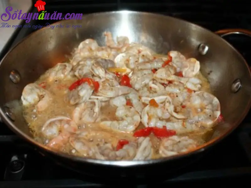 c&aacute;ch l&agrave;m t&ocirc;m x&agrave;o dứa 1