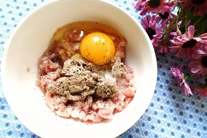c&aacute;ch l&agrave;m trứng chi&ecirc;n thịt bằm