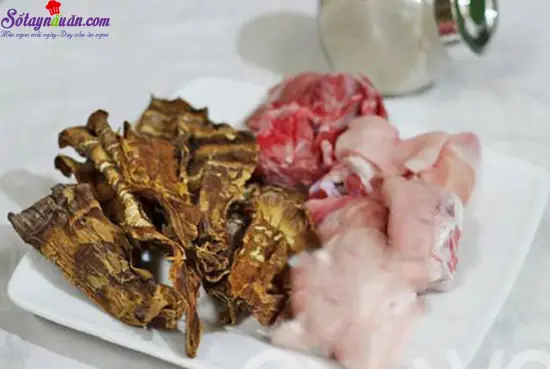 hướng dẫn l&agrave;m canh măng m&oacute;ng heo 1