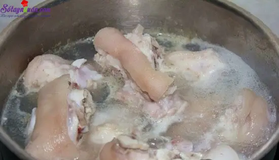 hướng dẫn l&agrave;m canh măng m&oacute;ng heo 6