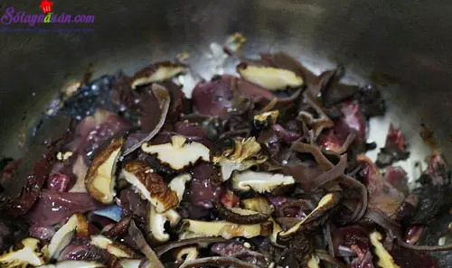 C&aacute;ch l&agrave;m miến nấu l&ograve;ng g&agrave; 7