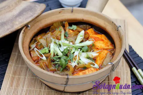 Đậu phụ om dưa cải chua
