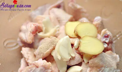 c&aacute;ch l&agrave;m m&oacute;n g&agrave; chi&ecirc;n gi&ograve;n ướp bia 2