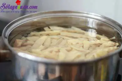 C&aacute;ch l&agrave;m canh c&aacute; nấu măng thơm ngon đ&uacute;ng điệu 1