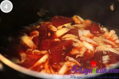 C&aacute;ch nấu canh củ dền thơm m&aacute;t 4