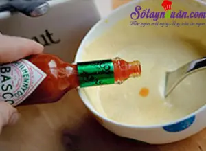c&aacute;ch l&agrave;m b&aacute;nh m&igrave; sandwich g&agrave; với sốt xo&agrave;i 7