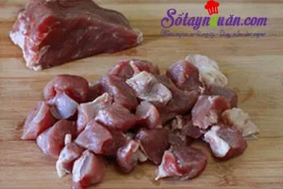 Hướng dẫn m&oacute;n m&igrave; thịt b&ograve; hầm chi&ecirc;u đ&atilde;i cả nh&agrave; ng&agrave;y se lạnh 1