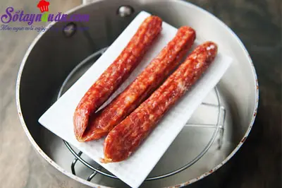 C&aacute;ch l&agrave;m b&aacute;nh bao chi&ecirc;n nh&acirc;n lạp xưởng ngon tuyệt hảo 1