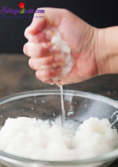 C&aacute;ch l&agrave;m b&aacute;nh bao chi&ecirc;n nh&acirc;n lạp xưởng ngon tuyệt hảo 3