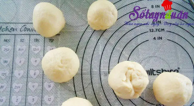 B&aacute;nh m&igrave; chi&ecirc;n nh&acirc;n kem custard 8