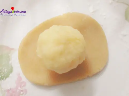 C&aacute;ch l&agrave;m b&aacute;nh trung thu nh&acirc;n custard thơm ngon cho b&eacute; 3 (1)