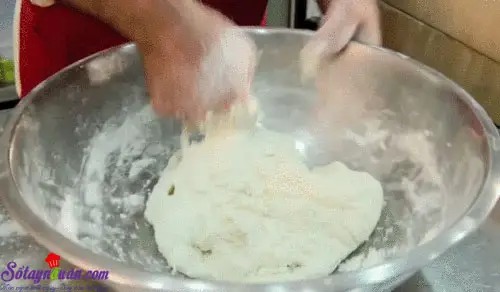 C&aacute;ch l&agrave;m pizza r&aacute;n 1