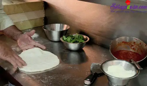 C&aacute;ch l&agrave;m pizza r&aacute;n 5