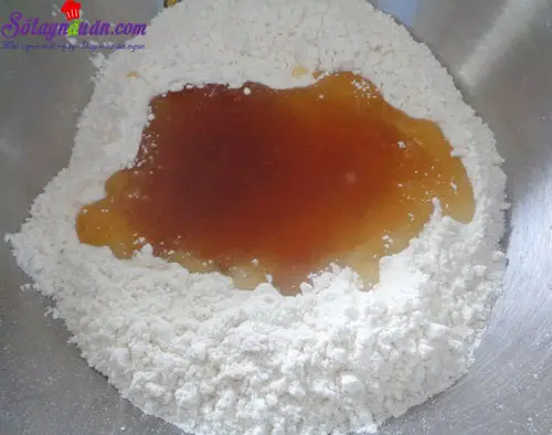 c&aacute;ch l&agrave;m b&aacute;nh nướng nh&acirc;n m&egrave; đen trứng muối 4