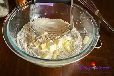 Hướng dẫn l&agrave;m b&aacute;nh scones hương quế gi&ograve;n tan thơm ngon 3