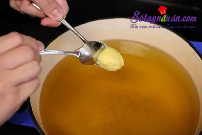 Hướng dẫn l&agrave;m b&aacute;nh zeppole - b&aacute;nh r&aacute;n mini kiểu &Yacute; cực dễ 7