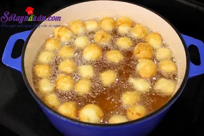 Hướng dẫn l&agrave;m b&aacute;nh zeppole - b&aacute;nh r&aacute;n mini kiểu &Yacute; cực dễ 8