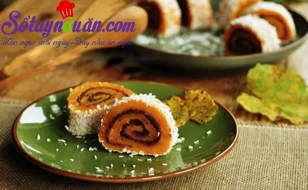 Học làm bánh bí ngô cuộn đậu đỏ thơm ngon lạ miệng