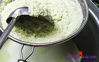 C&aacute;ch l&agrave;m sữa đậu n&agrave;nh l&aacute; dứa cho thời tiết se lạnh 7