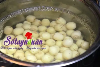 C&aacute;ch nấu ch&egrave; nh&atilde;n hạt sen (4)