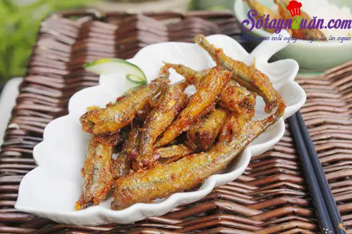 Cay cay cá cơm chiên tỏi ớt