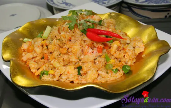 Ăn gì ở Hà Nội? Gợi ý cơm rang tôm cua ngon, dễ làm tại nhà!