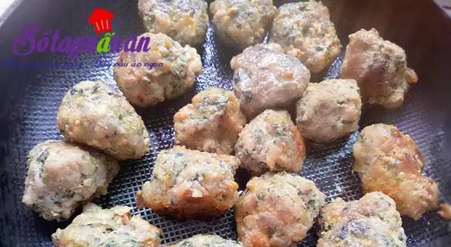 B&aacute;nh đa nấu sườn non chả vi&ecirc;n 5
