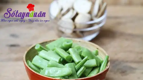 C&aacute;ch l&agrave;m c&aacute; hồi x&agrave;o đậu nấm 2
