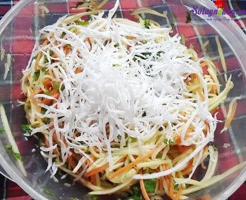 C&aacute;ch l&agrave;m nộm xo&agrave;i rau củ 7