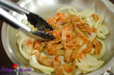 C&ocirc;ng thức cho m&oacute;n spaghetti kim chi dai ngon từng sợi 5
