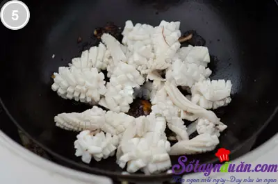 Mực x&agrave;o b&ocirc;ng hẹ 4