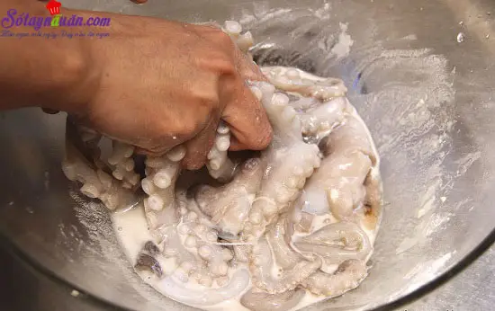 c&aacute;ch l&agrave;m bạch tuộc x&agrave;o cay kiểu h&agrave;n 2