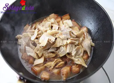 Hướng dẫn làm thịt kho măng tre cực ngon cực dễ 6
