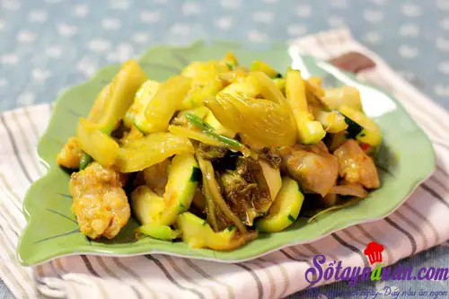 Thịt gà xào dưa chua ngon cơm